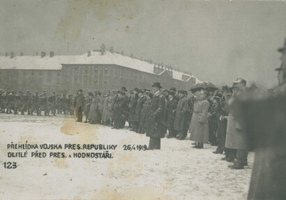 Vojenská přehlídka r. 1919 | © archiv Invalidovny