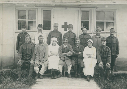 Dobová pohlednice s vojenskou tematikou | © archiv Invalidovny