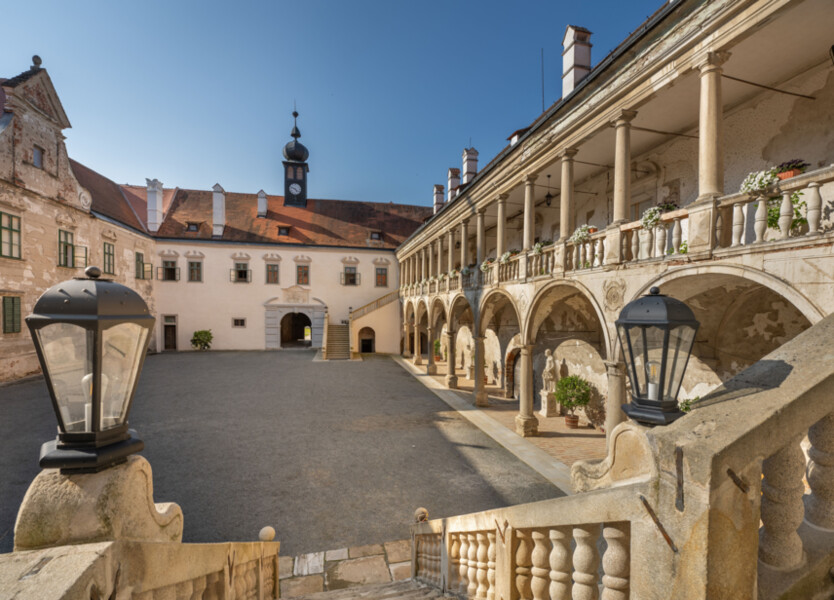 Státní zámek Uherčice
